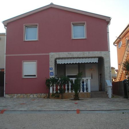 Apartments Niko Vir Rom bilde