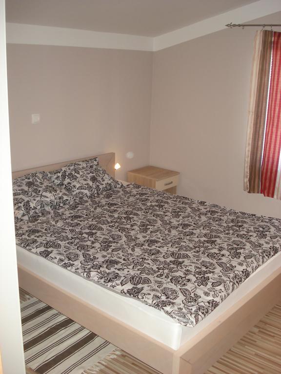 Apartments Niko Vir Rom bilde